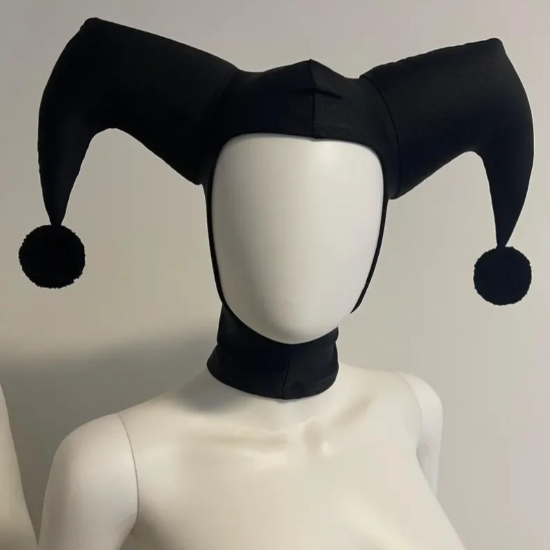 Women'S Red Accessories - قبعة تنكرية من QQ Jester باللونين